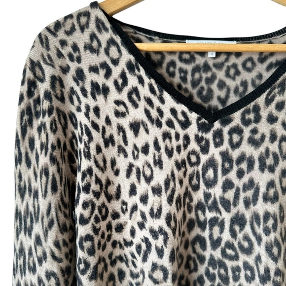 Gerard Darrel Paris 100% Merino Wool V-Neck Leopard Print Sweater - Picture 5 of 16